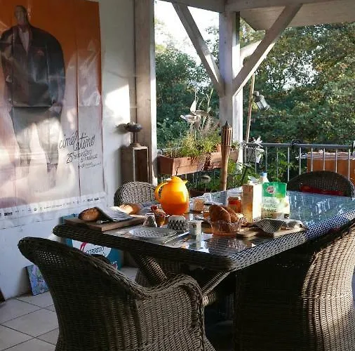 Le Dormeur Du Val Bed & Breakfast *